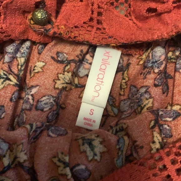 Xhilaration cold shoulder top, floral and lace - Picture 12 of 12